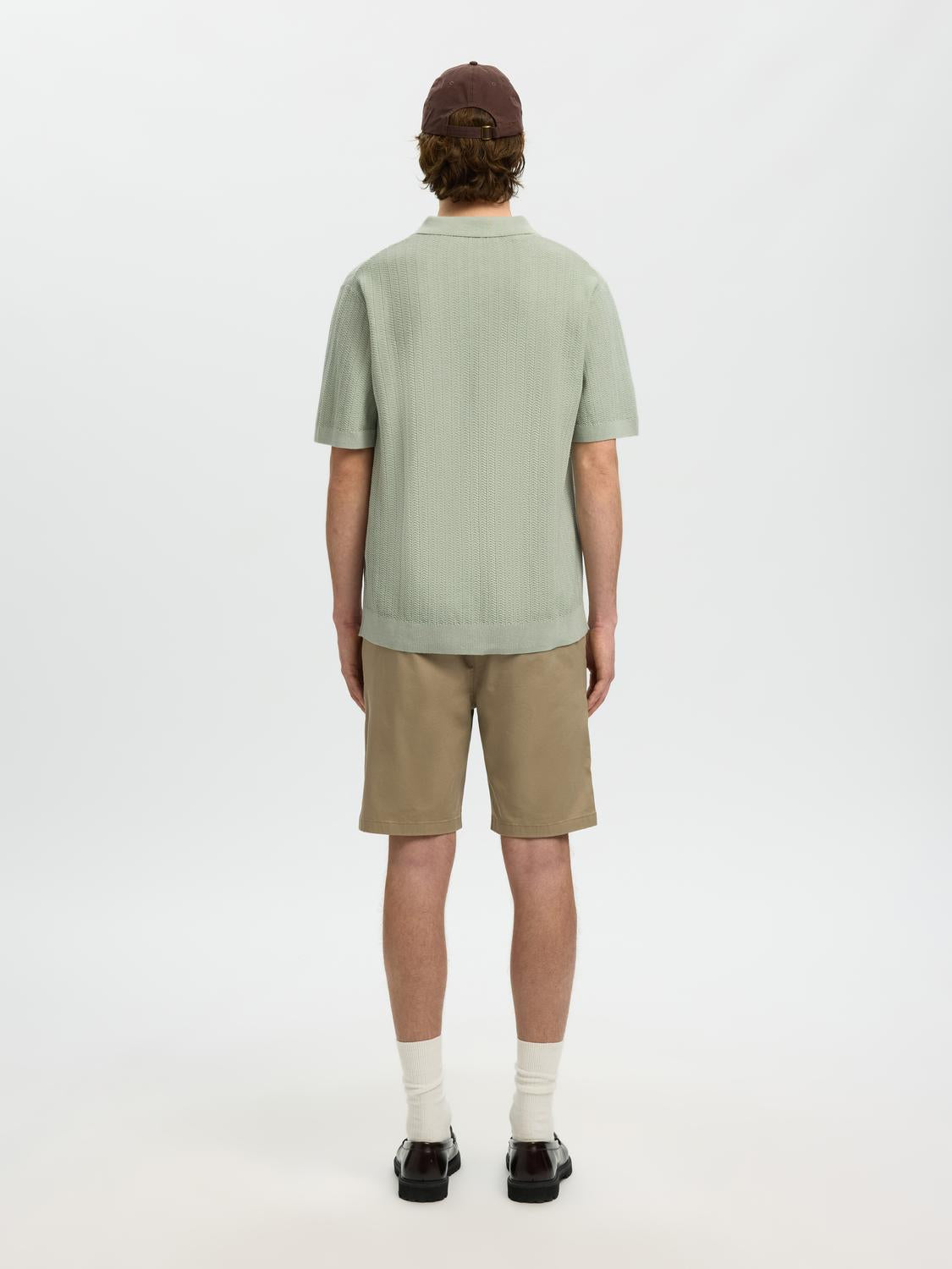 model_shot-back
